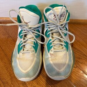 Nike Kyrie Infinity, Keep Sue Fresh, Women’s size 8/Kid’s size 6.5